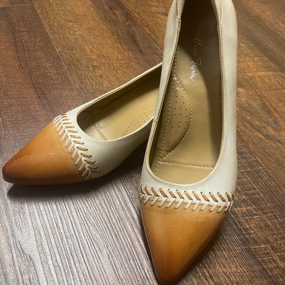 Elegant Cream and Tan Heels - Picture 1 of 6